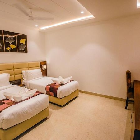 Hotel Ten Square, India Agra  Exterior photo